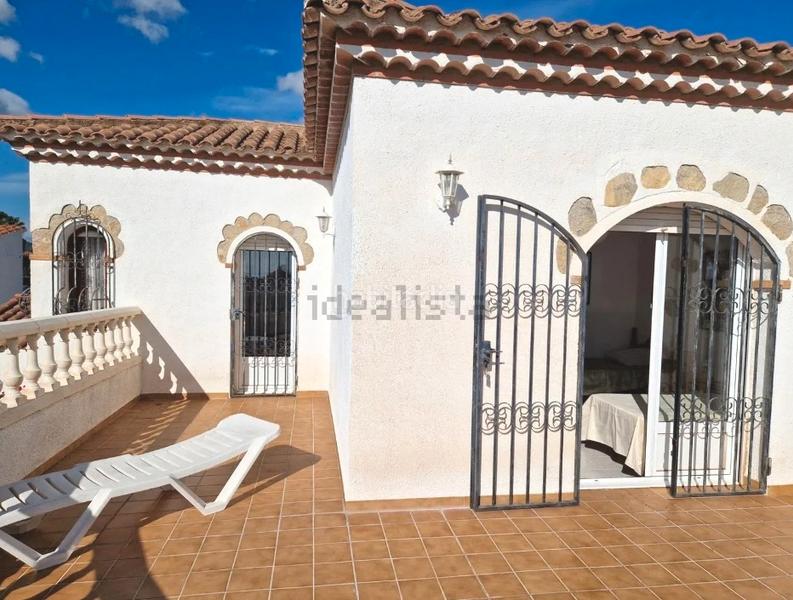 Foto e84e0e41-ffc2-4690-95f6-53ca2ca859c3. Chalet avec cheminée parking piscine dans Centre Miami Platja