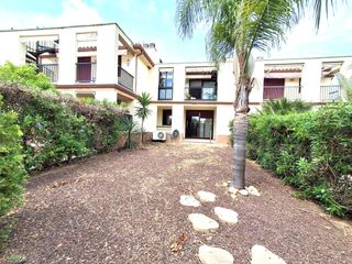 Pis a Platja de Mont-roig. Planta baja con jardín privado de 90m en urb. solemio (miami pla