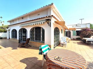 Xalet a Platja de Mont-roig. Chalet de 137m en urb pinos de miramar