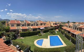 289.000 € — Casa adosada en Centre