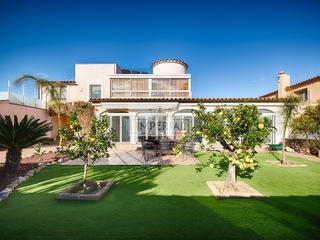 House  Requesens. Empuriabrava, nuestra venecia  empuriabrava pertenece al municip