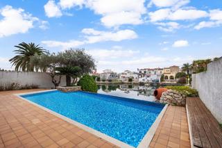 Casa  Llobregat b. Casa espaciosa con 14m de amarre, canal anchoempuriabrava, nuest