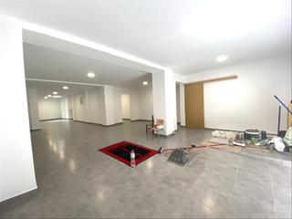 Local commercial à Centre-Nucli Antic. Local en venta o alquiler