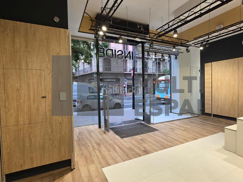 Foto 4a32185e-f23d-40e7-a5d5-4a89af6d6710. Alquiler local comercial local de 342m² en calle Sants en Barcelona