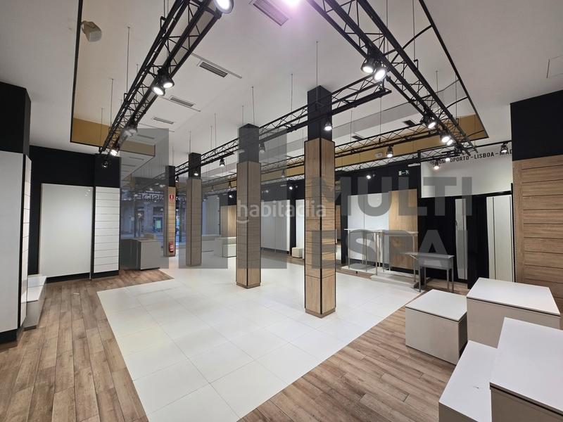 Foto 7dfe6eb2-3d70-48bf-a4c9-c4df15ddd6f7. Alquiler local comercial local de 342m² en calle Sants en Barcelona