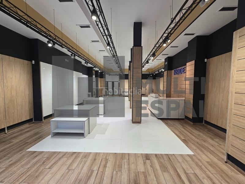 Foto c60f2767-8920-4115-9531-964dd0e99fb7. Alquiler local comercial local de 342m² en calle Sants en Barcelona