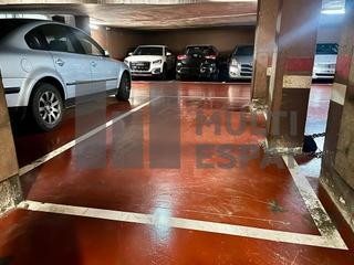 Car parking in Carrer del Comte Borrell