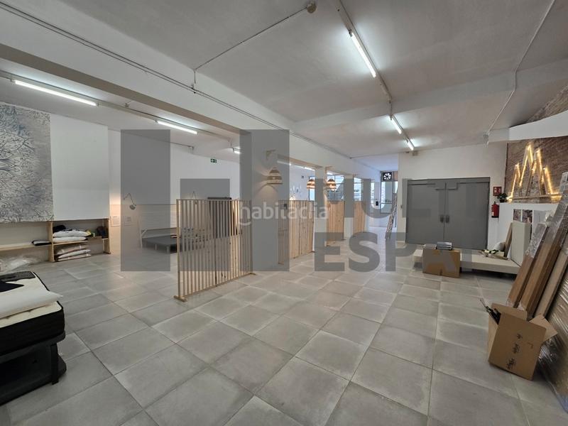 Foto 29c260df-db53-4d84-be3f-25e18e7d2e63. Alquiler local comercial en La Nova Esquerra de l´Eixample Barcelona