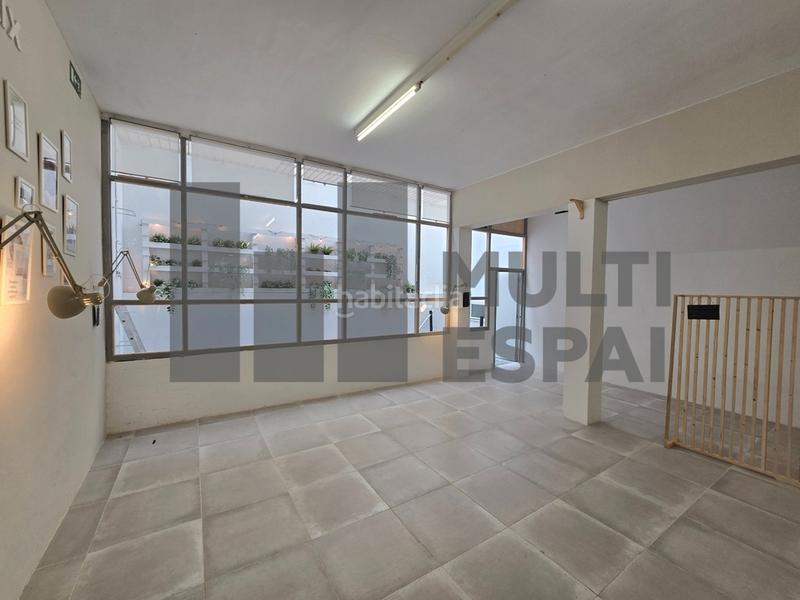 Foto bb06f601-a716-4775-8f91-8fdf00ac6a98. Alquiler local comercial en La Nova Esquerra de l´Eixample Barcelona