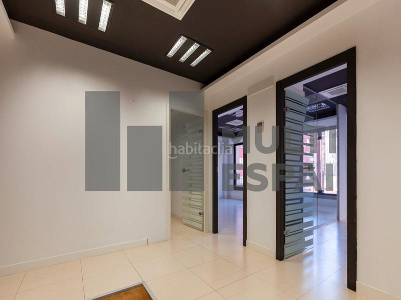 Foto 4df30e43-0c6b-4dbf-a1da-47f64091b8b3. Alquiler oficina en Sant Ramon - Maternitat Barcelona