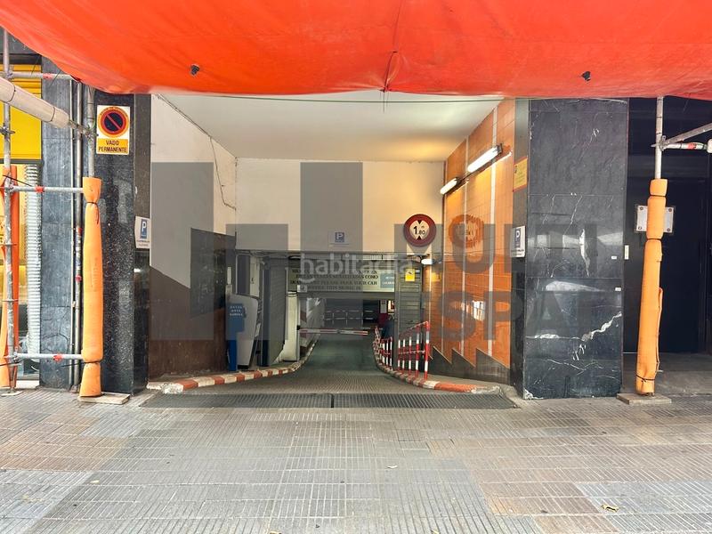 Foto f07e8258-19cb-4d94-b04b-df9fa6d16cd4. Car parking in Dreta de l´Eixample Barcelona