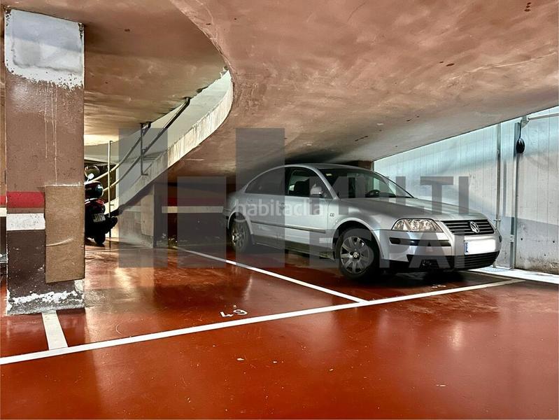 Foto 1f4d5df6-7c0b-44c0-8f5d-211f67104fcf. Alquiler parking coche en La Nova Esquerra de l´Eixample Barcelona