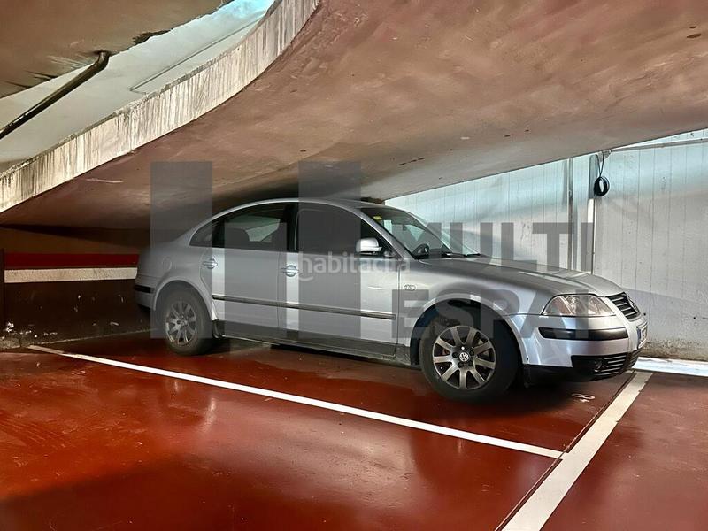 Foto c357d460-c75a-4268-90a2-ee7146a422ad. Alquiler parking coche en La Nova Esquerra de l´Eixample Barcelona