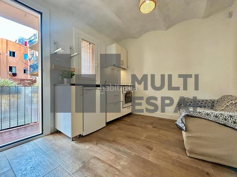 Foto 2ddfca45-befd-41e1-a5da-135e8d7abc14. Piso en Raval Barcelona