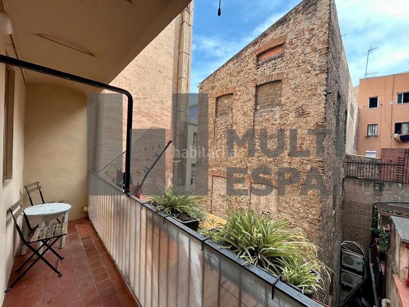 Foto c66bf40a-7dff-41e7-b66b-7d7718fd4ab4. Piso en Raval Barcelona