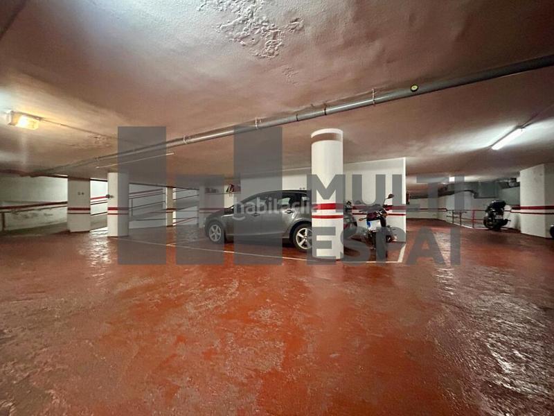 Foto 3cf288c9-5b91-4083-a299-f8e01a74a82e. Parking voiture dans Tres Torres Barcelona