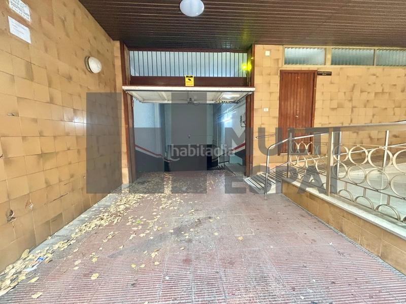 Foto 3d4fcc24-c2f6-4493-b979-6dfcedfd95a0. Parking coche en Sants-Badal Barcelona