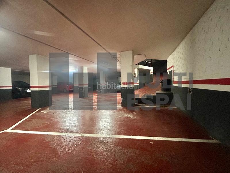 Foto 8ad08ac2-c4cf-4b37-ae7e-2c328405b66f. Parking coche en Sants-Badal Barcelona