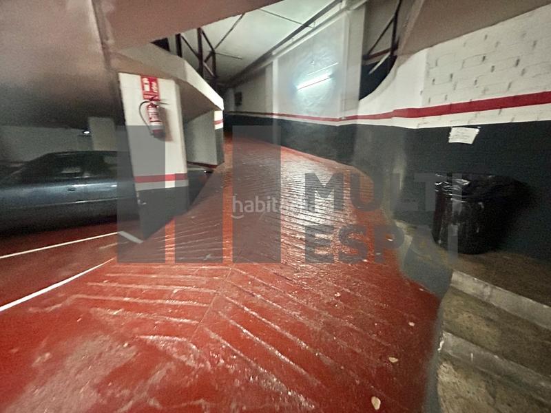 Foto d608c6a0-443c-48ed-96d4-611c5687789e. Parking coche en Sants-Badal Barcelona