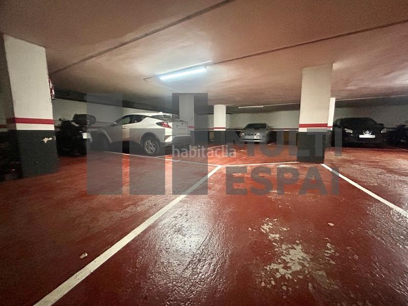 Foto 43ca8724-bc35-44d5-971e-944fbb938e9e. Car parking in Sants-Badal Barcelona