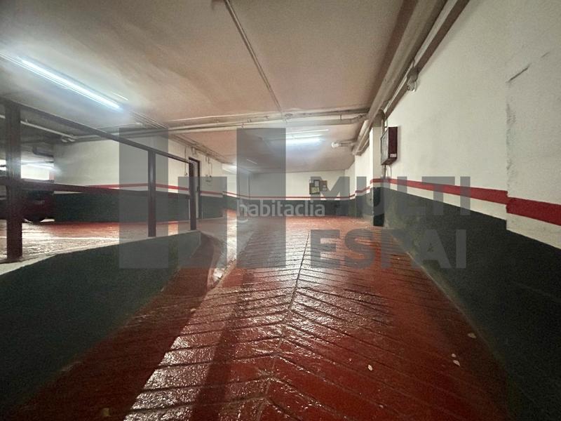 Foto 5d639e85-2a2a-4a4b-bc4f-4b801acae71a. Car parking in Sants-Badal Barcelona