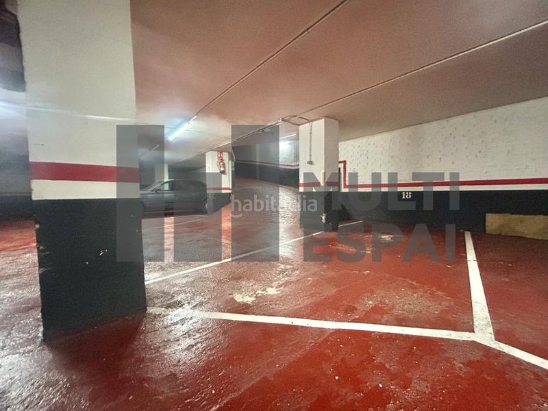 Foto dcaf0e75-d332-4674-b086-3b4a5328e816. Car parking in Sants-Badal Barcelona