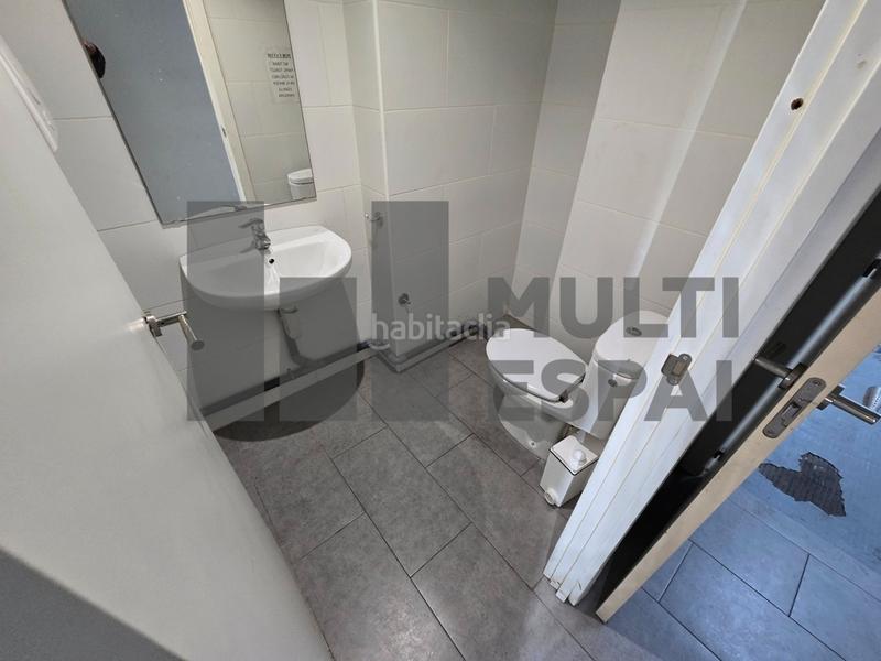 Foto b9aba81e-2a89-4c9c-8bab-9a1da7a643ee. Locale commerciale in Sants Barcelona