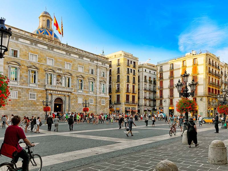 Foto e6f4df81-c0df-4a66-bac0-7a4b41a515f4. Geschäftsraum in El Camp de l´Arpa del Clot Barcelona