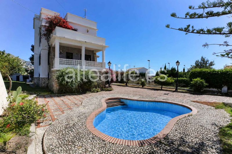 Foto 8a6b0fe4-a1bb-4cdd-ba8a-1b0c322923f3. Xalet amb aparcament piscina a Villa Gadea Altea