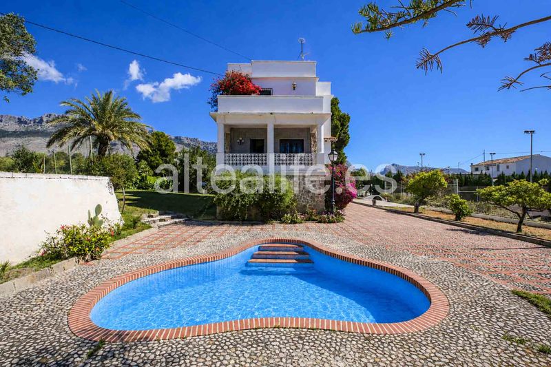 Foto da517275-dab5-4c74-93e9-4c8dee93d52e. Xalet amb aparcament piscina a Villa Gadea Altea
