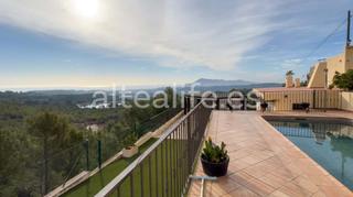 Chalet in Altea la Vella. Villa con piscina y vistas al mar en la zona de altea la vieja