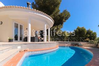 Chalet in Altea la Vella. Villa con 3 dormitorios en la urb. santa clara