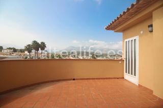 Chalet  Calle miramar. Casa adosada de 170 m2 con 2 apartamentos independientes