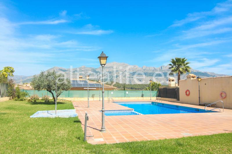 Foto a6b2cdf0-f012-476b-97db-8b1b108fbf47. Xalet amb calefacció aparcament piscina a El Tossal-Bello Horizonte Nucia (la)