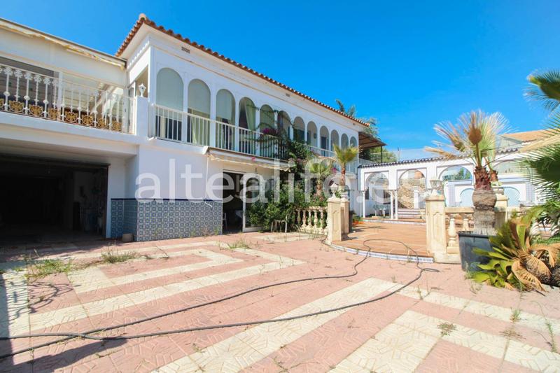 Foto d42e9753-780a-4fa6-a50e-4b74bbe9b3f5. Xalet amb calefacció aparcament piscina a Altea ciudad Altea