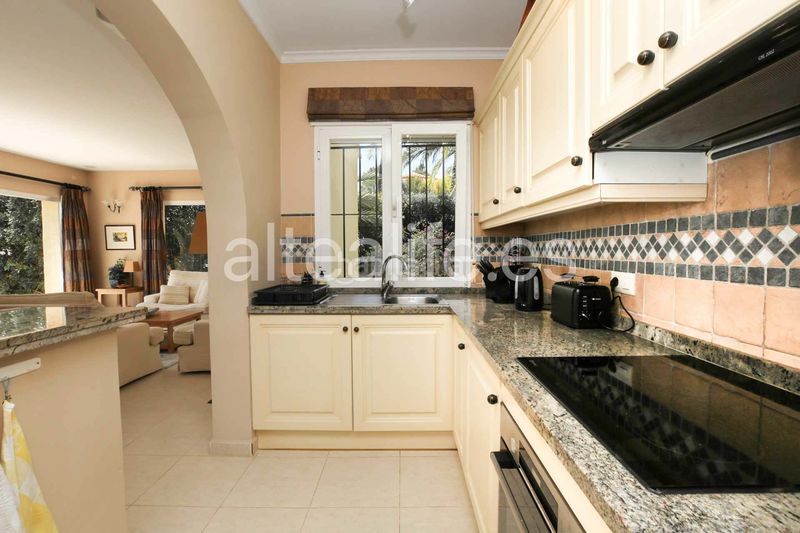 Foto 9a768d9c-f2b7-4e91-a2fe-a2440e171100. Xalet amb calefacció aparcament piscina a Altea hills Altea