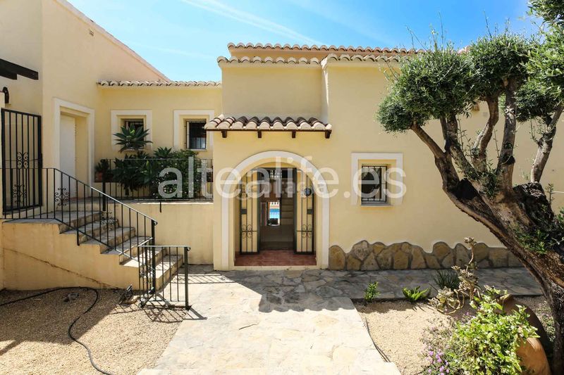 Foto be4bf193-d57d-4377-9652-0195a211fc05. Xalet amb calefacció aparcament piscina a Altea hills Altea