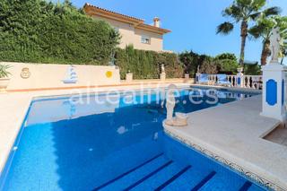 Xalet  Carrer el margoig. Villa con piscina y vistas en la zona de miramar