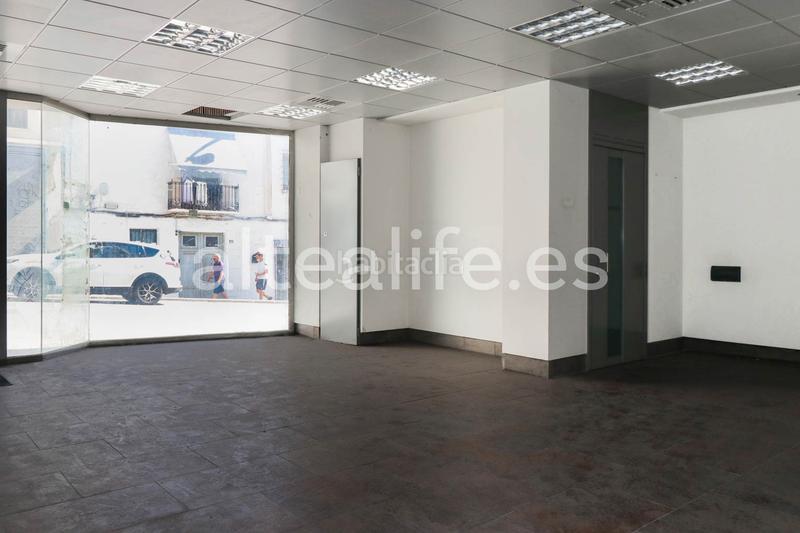 Foto f17cc501-f05c-4be8-85e8-64e90354f574. Alquiler local comercial  reformado de 195 m2 en el centro en Altea