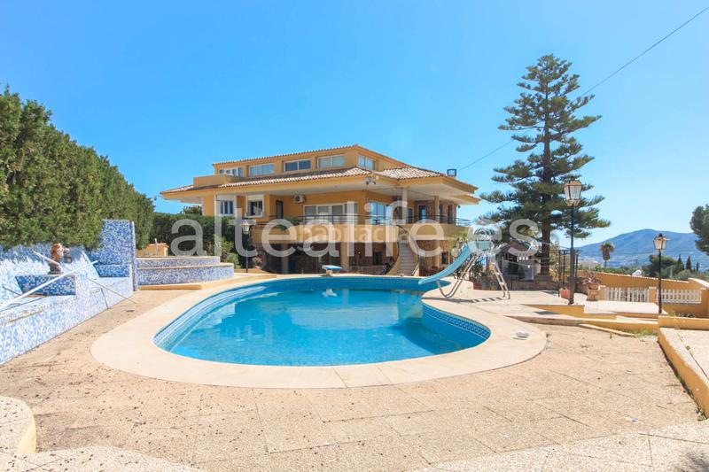 Foto 25806ed6-7b78-46db-9d6f-acdab1564def. Chalet avec cheminée parking piscine dans Montebello - Nou Espai Nucia (la)