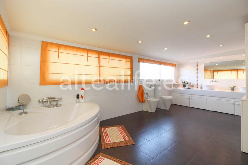 Foto 4b6fd544-e829-4e2b-bc84-d20d1b374fb8. Chalet avec cheminée parking piscine dans Montebello - Nou Espai Nucia (la)