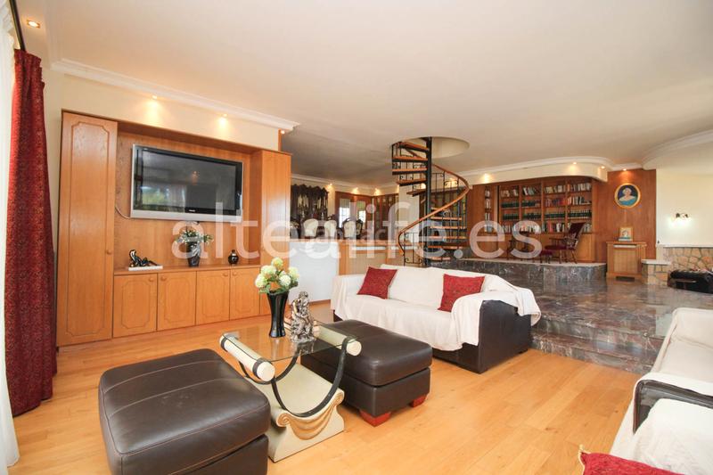 Foto 564be94b-dd58-47ce-85bf-b35449ffbb22. Chalet avec cheminée parking piscine dans Montebello - Nou Espai Nucia (la)