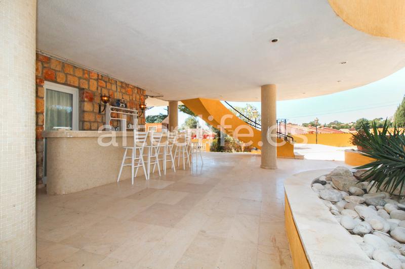 Foto 616a8eec-4871-4638-bc88-bc010251fd55. Chalet avec cheminée parking piscine dans Montebello - Nou Espai Nucia (la)