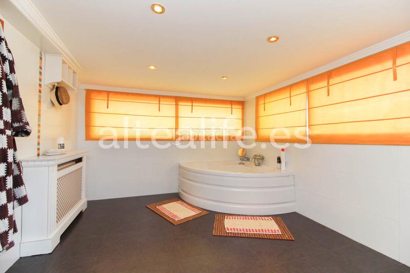 Foto 61fb1479-989e-4ec5-a654-74b40becb0f6. Chalet avec cheminée parking piscine dans Montebello - Nou Espai Nucia (la)