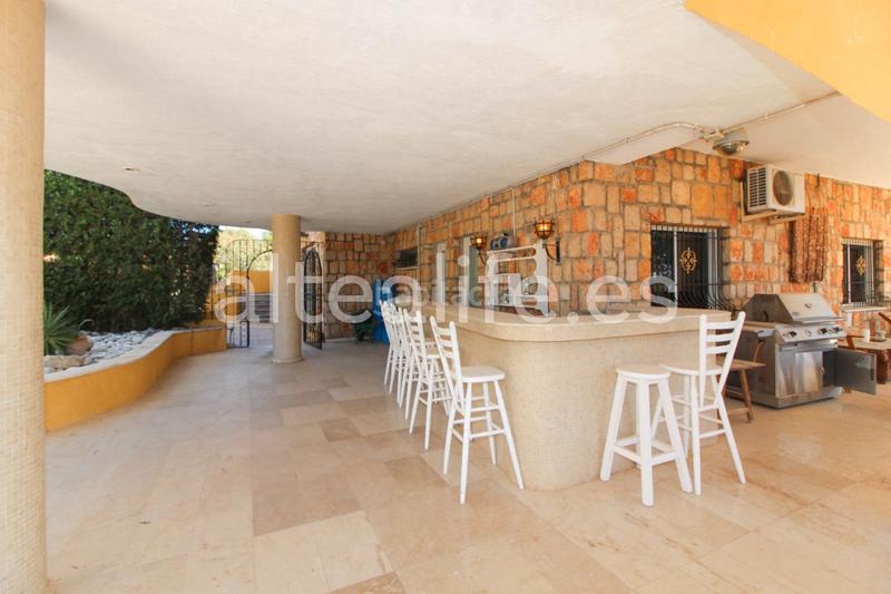 Foto 70fc99fe-c5a8-46f7-b3dd-5ac4a497459e. Chalet avec cheminée parking piscine dans Montebello - Nou Espai Nucia (la)