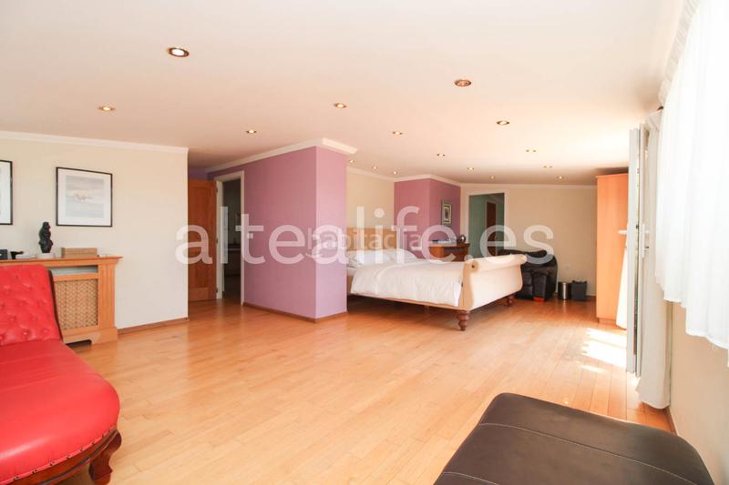 Foto 836f4d5d-0f7e-4299-88f7-f476d7197d00. Chalet avec cheminée parking piscine dans Montebello - Nou Espai Nucia (la)