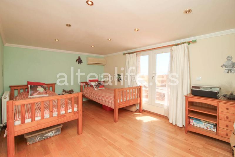 Foto 9fa1acd8-ced2-4189-9501-c721a8558d15. Chalet avec cheminée parking piscine dans Montebello - Nou Espai Nucia (la)