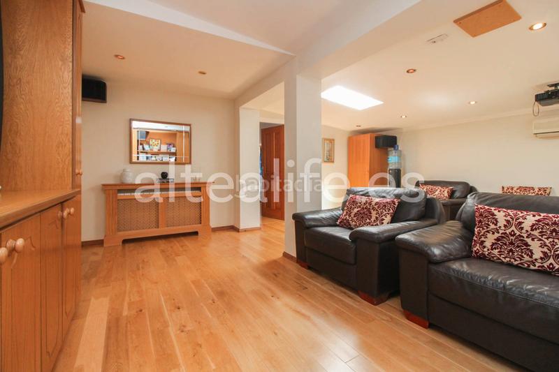 Foto ad50705f-0334-403d-b42c-61a00f9d50f2. Chalet avec cheminée parking piscine dans Montebello - Nou Espai Nucia (la)