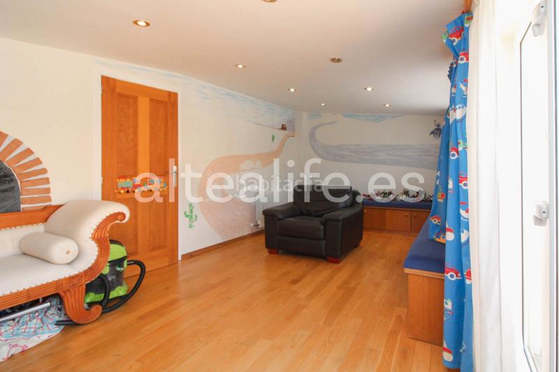 Foto c12623d5-ef81-429b-bd41-d5e1288bab60. Chalet avec cheminée parking piscine dans Montebello - Nou Espai Nucia (la)