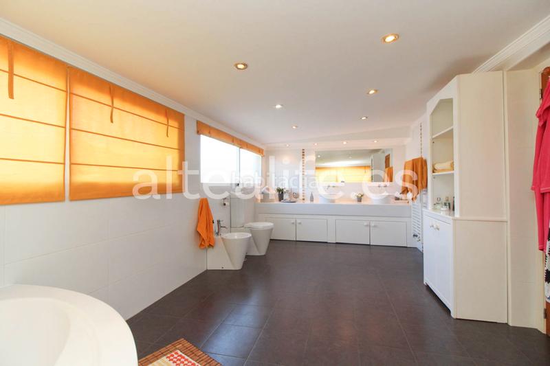 Foto c48b2669-1448-4521-ae4d-11165131342d. Chalet avec cheminée parking piscine dans Montebello - Nou Espai Nucia (la)